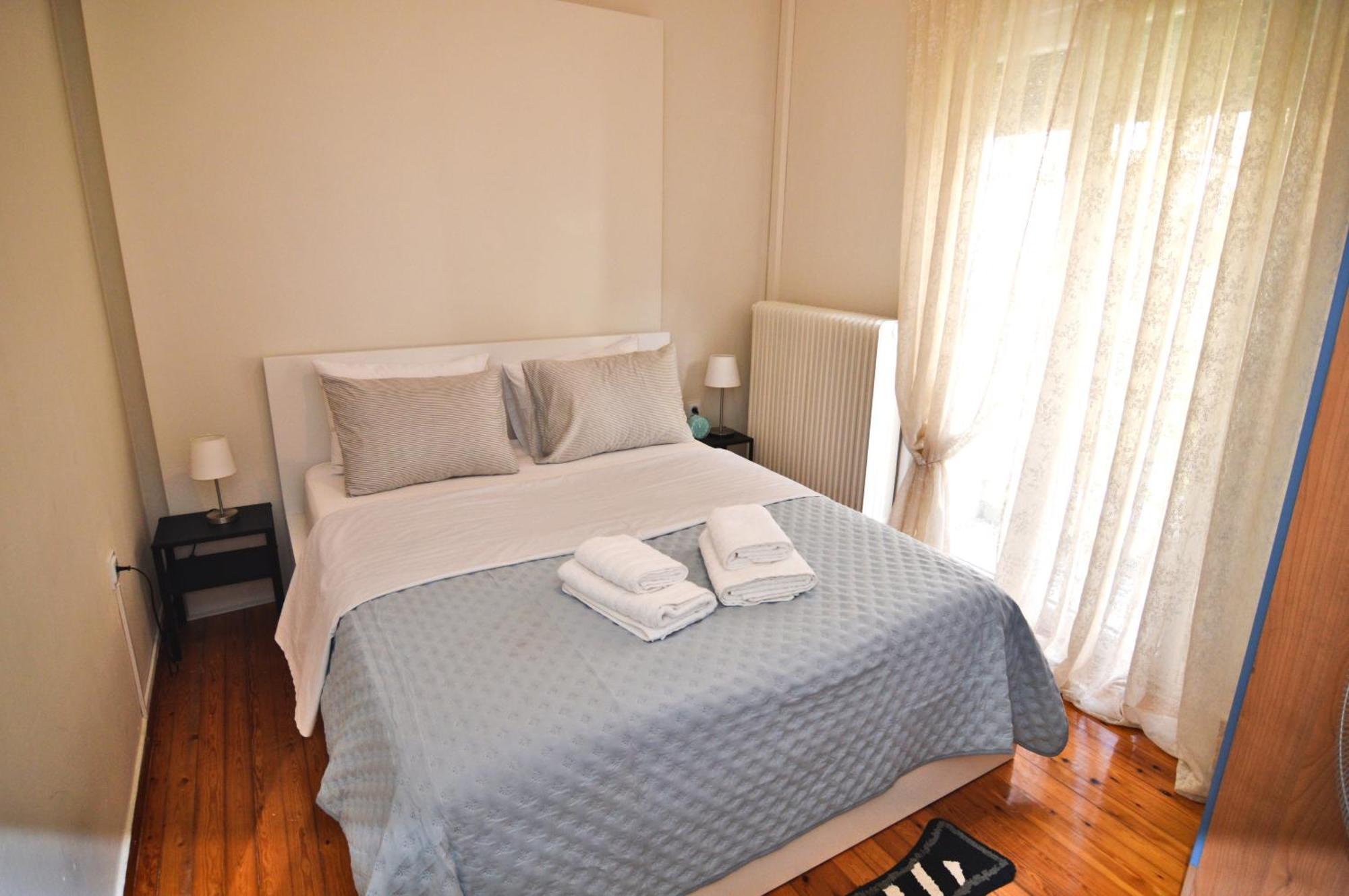 Leonidas' Privileged Apartment *